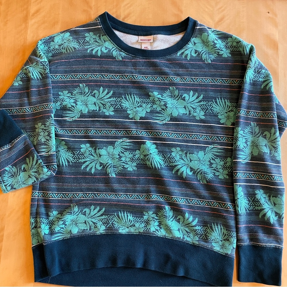 Mossimo lightweight graphic crew sweater.